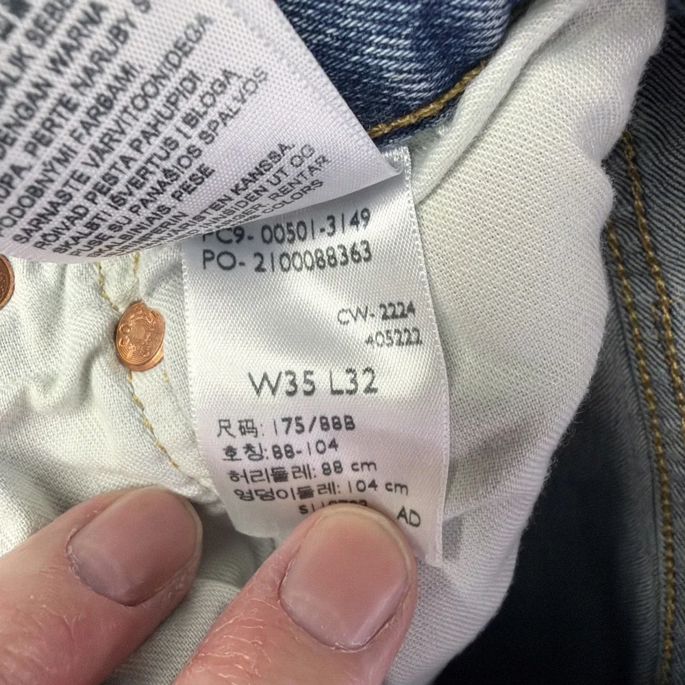 Levis 501 Jeans Mens 34x30 blue button fly medium wash